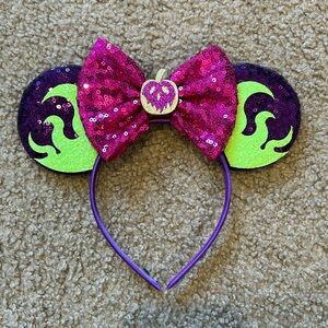 Snow White Evil Queen Poison Apple Mickey Minnie Ears